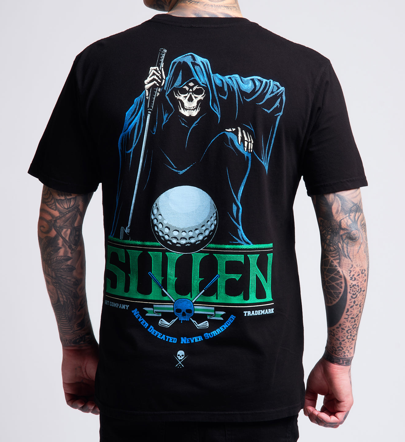 Black t-shirt with a graphic design of a skeleton holding a golf club and ball, with 'SLUEN' branding on the back.