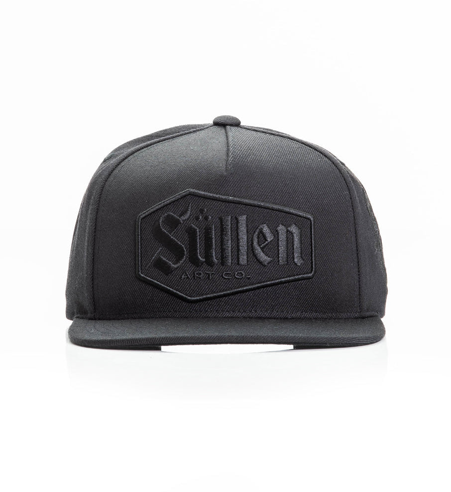 Black cap with 'Stillen' logo on a white background